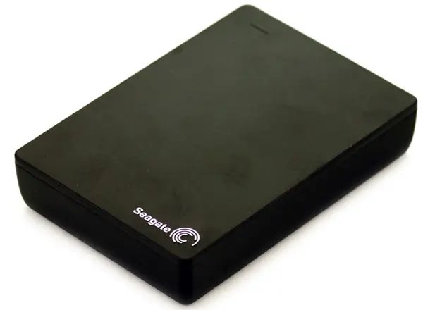 希捷 Backup Plus 快速便携式硬盘，4TB 存储容量，售价 25,000 印尼卢比