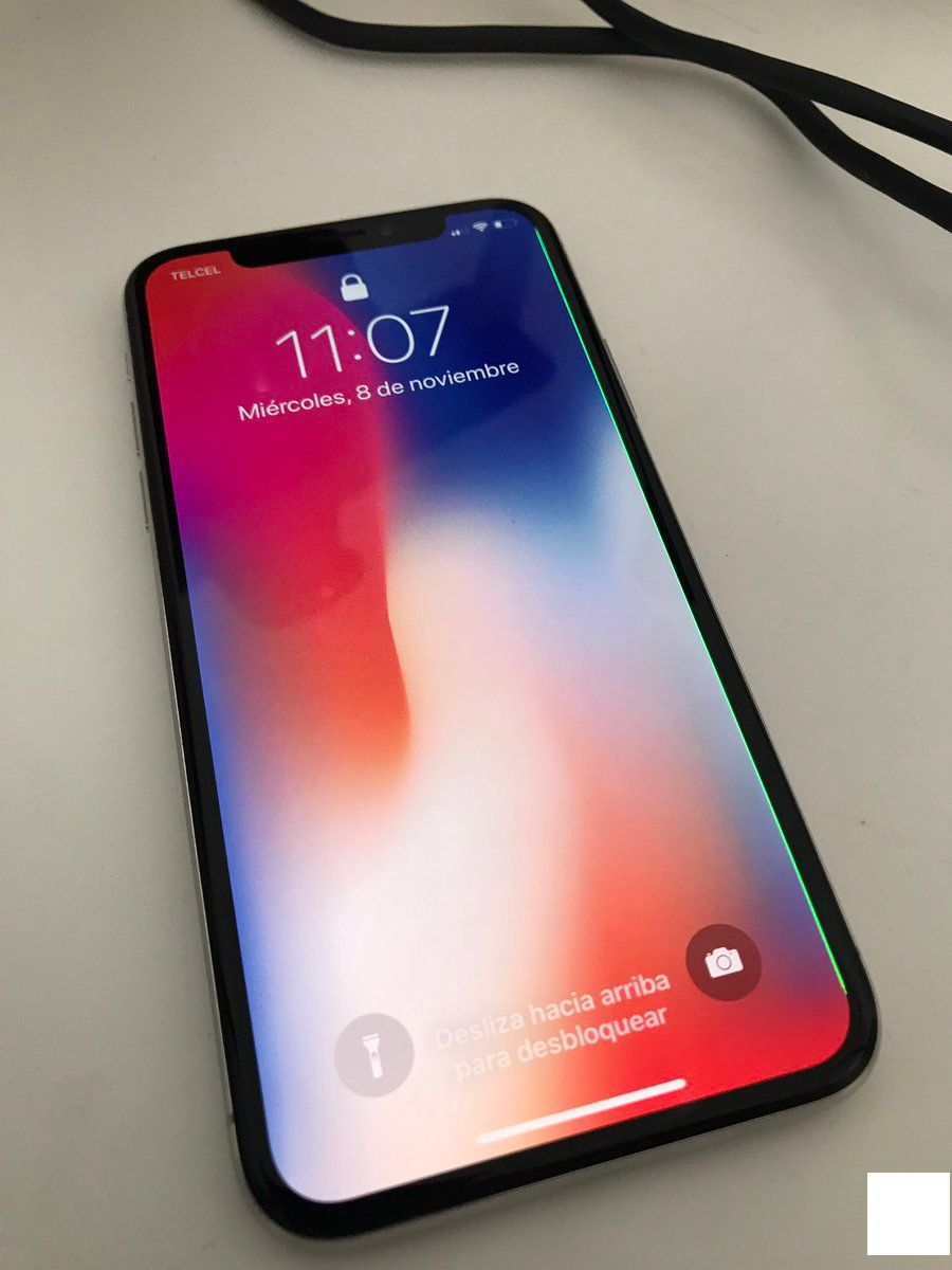 苹果iPhone X用户报告显示屏边缘出现绿线